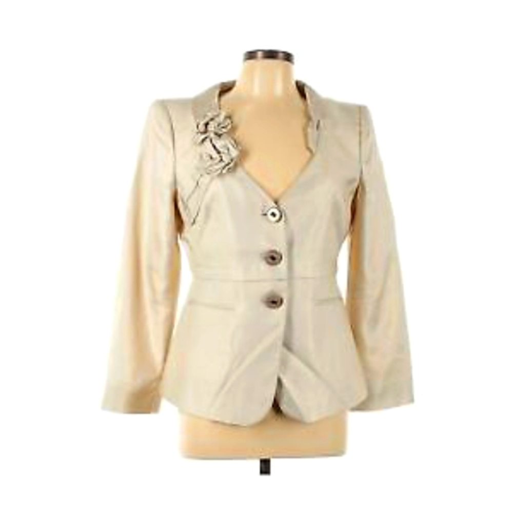 Giorgio Armani woman's blazer Tan/cream.Size 44